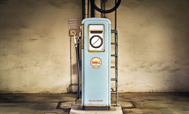 Czy pompa paliwa chodzi cały czas podczas jazdy?